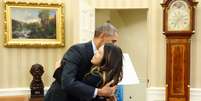 <p>Obama abraça a enfermeira de Dallas, Nina Pham, curada do ebola, nesta sexta-feira</p>  Foto: Larry Downing / Reuters