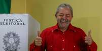 <p>Lula durante a votação nas eleições presidenciais de 2014</p>  Foto: Marcos Bezerra / Futura Press