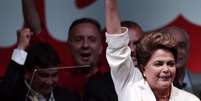 Dilma comemora vitória nas eleições em Brasília, no domingo.  Foto: Ueslei Marcelino / Reuters