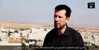 O Estado Islâmico anunciou um novo vídeo nesta segunda-feira em que o britânico John Cantlie aparece novamente  Foto: Twitter