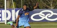 <p>Júlio Baptista se recuperou de contusão e ajudou o Cruzeiro</p>  Foto: Washington Alves / Light Press