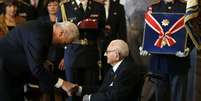 <p class="text">Nicholas Winton foi condecorado com a Ordem do Leão Branco, a mais alta honraria da República Tcheca </p><p class="text"> </p>  Foto: Petr David Josek / AP