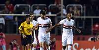 Michel Bastos comemora o primeiro gol da partida  Foto: Nelson Almeida / AFP