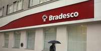 <p>Ag&ecirc;ncia do banco Bradesco no centro do Rio de Janeiro; banco lucrou&nbsp;R$ 3,875 bilh&otilde;es no terceiro trimestre deste ano</p>  Foto: Pilar Olivares / Reuters