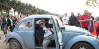 <p>O presidente do Uruguai, Jos&eacute; Mujica, chega a um posto de vota&ccedil;&atilde;o em seu fusca, para participar das&nbsp;elei&ccedil;&otilde;es gerais, em Montevid&eacute;u, em&nbsp;26 de outubro</p>  Foto: Natacha Pisarenko / AP