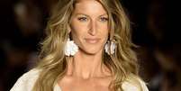 <p>Gisele Bündchen voltou às passarelas brasileiras no último desfile da Colcci, na edição passada do SPFW, e repete a participação no evento de inverno 2015</p>  Foto: Ricardo Matsukawa / Terra