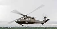 Helicóptero foi usado para resgatar as vítimas  Foto: FAB / Divulgação