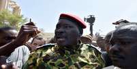 <p>O tenente-coronel Yacouba Isaac Zida liderará a transição de Burkina Faso à democracia após a renúncia de ex-presidente</p>  Foto: AFP