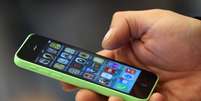 Checar site de relacionamento pelo celular aumenta chances de encontros  Foto: Getty Images 