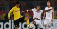 Kagawa e Felipe Melo travaram um duelo no meio de campo  Foto: Patrik Stollarz / AFP