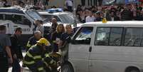 Dez pessoas foram atropeladas em um ponto de ônibus nesta quarta-feira e a polícia matou o motorista após suspeita de atentado  Foto: Ronen Zvulun / Reuters