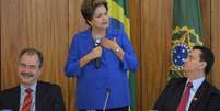 <p>O ministro-chefe da Casa Civil, Aloizio Mercadante, Dilma Rousseff e o presidente do PSD, Gilberto Kassab</p>  Foto: Antonio Cruz / Agência Brasil
