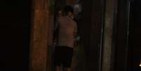 Imagens que supostamente seriam do humorista Marcelo Adnet foram divulgadas pela agência Agnews nesta sexta-feira (7) em que ele aparece beijando uma mulher loira no bairro do Leblon, no Rio de Janeiro. Adnet é casado com a também humorista Dani Calabresa.  Foto: Rodrigo dos Anjos / AgNews