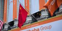 <p>O Alibaba já pode ser considerada uma das dez maiores ações negociadas nos Estados Unidos</p>  Foto: Andrew Burton / Getty Images 