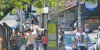 <p>Estudantes caminham até a Universidade Federal de Santa Catarina (UFSC) para prestar o ENEM neste sábado</p>  Foto: Fabricio Escandiuzzi  / Especial para Terra