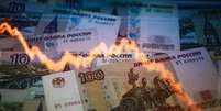 <p>O rublo, moeda da Rússia, despencou quase 30% em relação ao dólar este ano</p>  Foto: Kacper Pempel / Reuters