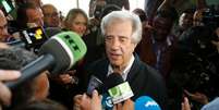 <p>O candidato &agrave; Presid&ecirc;ncia do Uruguai Tabar&eacute; V&aacute;zquez, da Frente Ampla, fala &agrave; imprensa ap&oacute;s votar em Montevid&eacute;u no fim de outubro</p>  Foto: Andres Stapff / Reuters