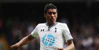 <p>Paulinho não vive boa fase no Tottenham</p>  Foto: Clive Rose / Getty Images 