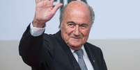 <p>Entidade, presidida por Joseph Blatter, está cercada de escândalos de corrupção</p>  Foto: Hannibal / Reuters
