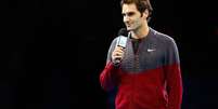 Federer foi &agrave; quadra anunciar que n&atilde;o enfrentaria Djokovic  Foto: Julian Finney / Getty Images 