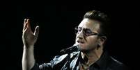 Cantor da banda U2, Bono, durante apresentação em Berlim. 13/11/2014.  Foto: Fabrizio Bensch / Reuters