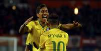 Dupla Neymar-Firmino comemora mais uma vitória com a camisa da Seleção  Foto: Leonhard Foeger / Reuters