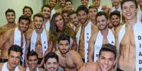 Nicole Bahls fez sucesso com os concorrentes do concurso Mister Mundo 2015, que aconteceu na noite de s&aacute;bado (23), em S&atilde;o Paulo. A apresentadora do programa 'P&acirc;nico' foi uma das juradas do evento  Foto: Leo Franco / AgNews