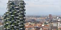 Condomínio com bosque suspenso vence 'nobel da arquitetura'  Foto: Paolo Rosselini / BBC News Brasil