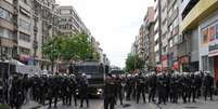 <p>Policiais tomam as ruas de Istambul, na Turquia, para deter manifestantes, em 1&deg; de maio</p>  Foto: Burak Kara / Getty Images 
