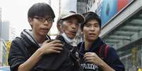 Joshua Wong (esquerda) e Lester Shum (direita) são líderes estudantis e foram presos nesta quarta-feira  Foto: Liau Chung-ren  / Reuters