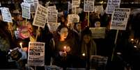 Britânicos também protestaram contra caso da absolvição de policial da morte de jovem negro  Foto: Matt Dunham / AP