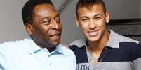 <p>Pelé e Neymar juntos: sem comparações para o Rei</p>  Foto: Ricardo Saibun/Santos / Divulgação