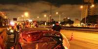 Um pessoa morreu e outras duas ficaram feridas em um acidente na altura do KM 16 da Rodovia Anchieta, sentido litoral, na altura de São Bernardo do Campo, na madrugada deste sábado (29/11)  Foto: Edison Temoteo / Futura Press