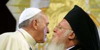 Em Istambul, na Turquia, o papa Francisco e o patriarca ortodoxo Bartolomeu condenaram as ameças de jihadistas a cristãos no Iraque e na Síria  Foto: Filippo Monteforte / AFP