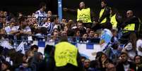 Torcida do Deportivo La Coruña no Estádio Vicente Calderón  Foto: Susana Vera / Reuters