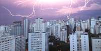 <p>Tempestade de raios na capital paulista</p>  Foto: Thaisa Carvalho / vc repórter