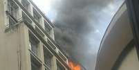 <p>Bombeiros informaram que o inc&ecirc;ndio come&ccedil;ou por volta das 14h30</p>  Foto: Fellipe Viana Clemente  / vc rep&oacute;rter