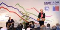 A presidente do Chile, Michelle Bachelet, acompanha o discurso da diretora-gerente do Fundo Monetário Internacional (FMI), Christine Lagarde, durante um fórum econômico em Santiago  Foto: Alex Ibanez/Chilean Presidency / Reuters