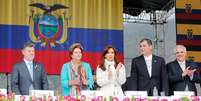 <p>"O mundo inteiro vai ser afetado, de uma forma ou de outra, alguns positivamente, outros negativamente", diz Dilma. Na foto, a presidente aparece ao lado dos líderes dos países que compõem a Unasul</p>  Foto: Roberto Stuckert Filho / Presidência da República