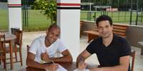 <p>Lateral Carlinhos assinou contrato com o São Paulo para 2015</p>  Foto: saopaulofc.net/Site Oficial