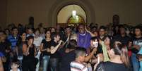 <p>Padre falou sobre os protestos em sua defesa</p>  Foto: João Spósito Júnior / Facebook