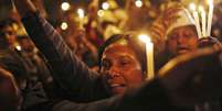 <p>Indianas participam de uma vigília durante protesto contra o estupro de uma jovem em Nova Déli por um taxista do aplicativo Uber, em 8 de dezembro</p>  Foto: Anindito Mukherjee   / Reuters