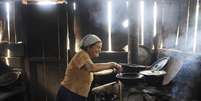 Maria Rivas prepara comida para sua família em Santa Isabel, na Nicarágua, em agosto. 19/08/2014  Foto: Oswaldo Rivas / Reuters