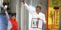 Malala e Kailash Satyarthi durante cerimônia de premiação do Nobel da Paz em Oslo  Foto: Reuters