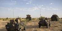 Soldados franceses da Operação Barkhane patrulham a região norte de Timbuktu, no centro do Mali, em novembro. 06/11/2014  Foto: Joe Penney / Reuters