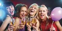 <p>Curtir as amigas sem ter que dar satisfação é uma das vantagens de ficar sozinha</p>  Foto: iStock