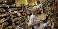 <p>Segmento de Hipermercados e Supermercados recuperou a perda de 0,2% em setembro ao avançar 1,3% em outubro, segundo o IBGE</p>  Foto: Nacho Doce / Reuters
