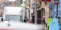 <p>Polícia isolou a área do prédio</p>  Foto: Nicolas Maeterlinck / Belga / AFP