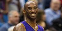 <p>Kobe sempre foi fã de Jordan</p>  Foto: Brace Hemmelgarn / Reuters