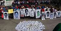 Pais de estudantes desaparecidos no México participam de manifestação pelos 43 que desapareceram e outros dois que foram assassinados durante confrontos com a polícia em Chilpancingo, Guerrero. 12/12/2014  Foto: Jorge Dan Lopez / Reuters